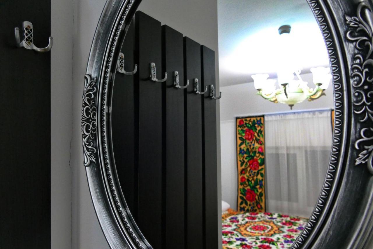 Floare De Colt Hotel Berbesti Exterior foto